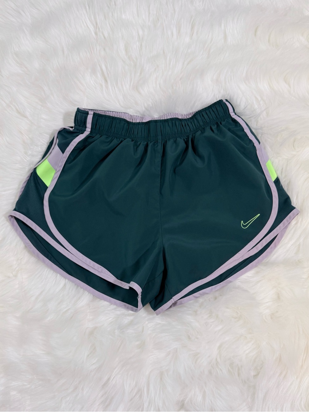Nike Women’s Tempo Dri-FIT Mid Rise - Green